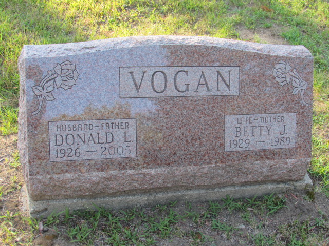 Photo of headstones/Donald L Vogan 1925-2005 hdstn Oaklawn Cem, Algonac, MI, USA